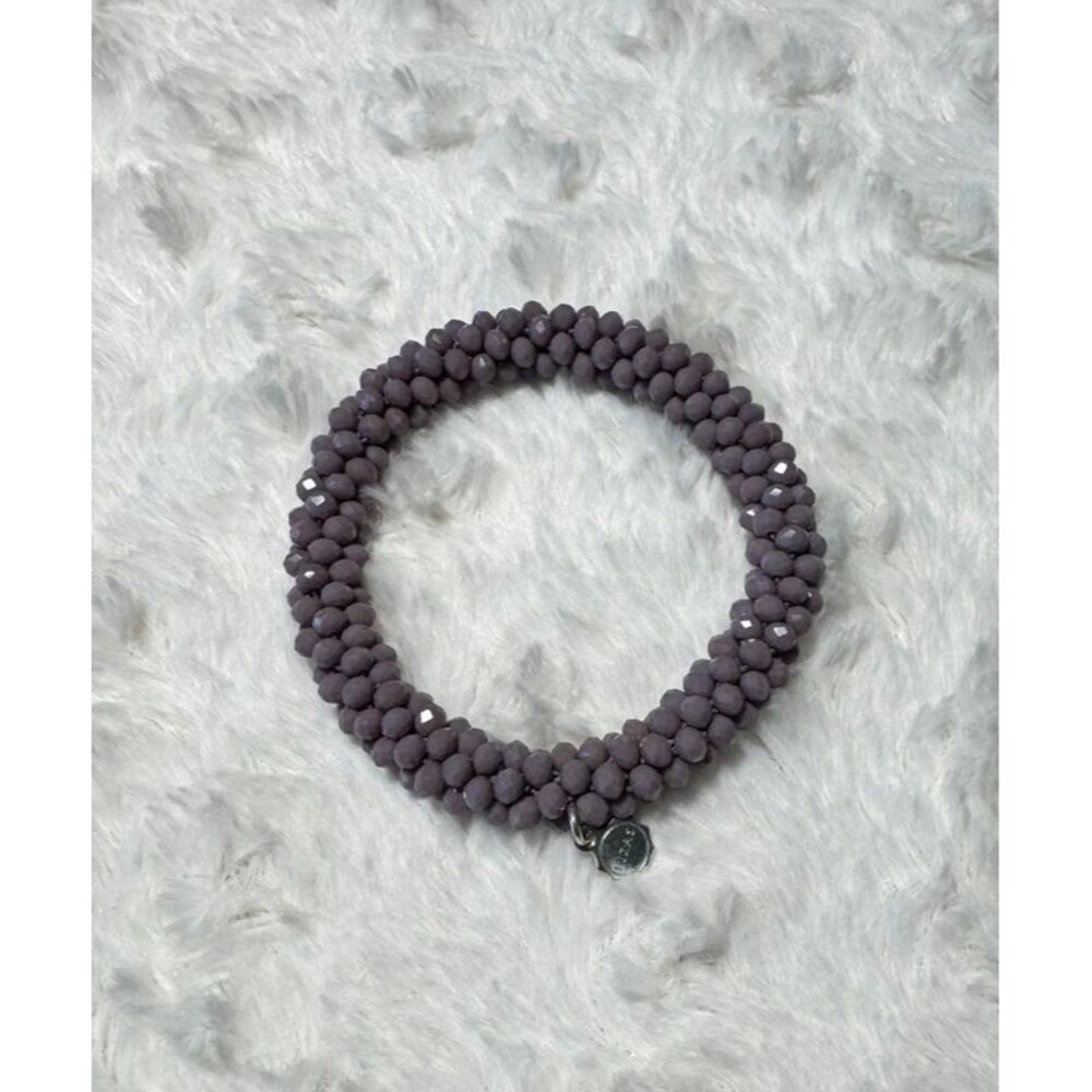 Lilac colored stretch bracelet from German brand Lizas - Czech crystals